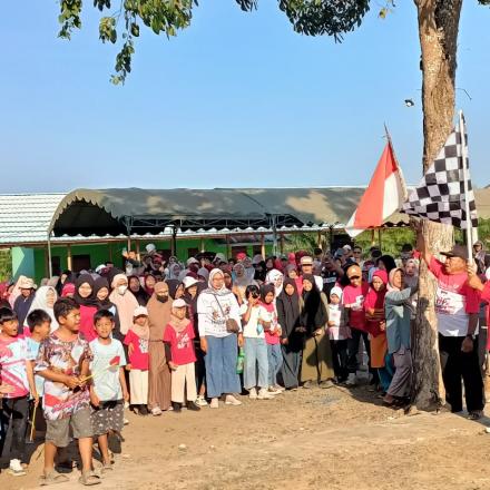 HUT RI ke-81 Makin Meriah, Pemdes Gunung Ulin Gelar Jalan Santai Bersama Warga